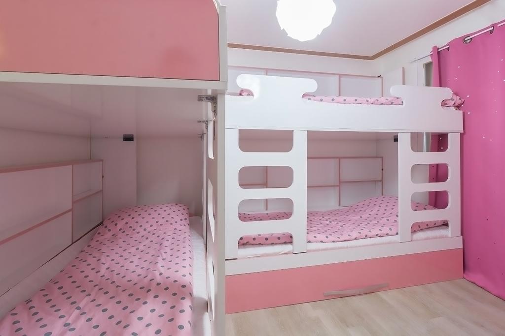 Nanu Guesthouse Pink - Female Only Seoul Bilik gambar